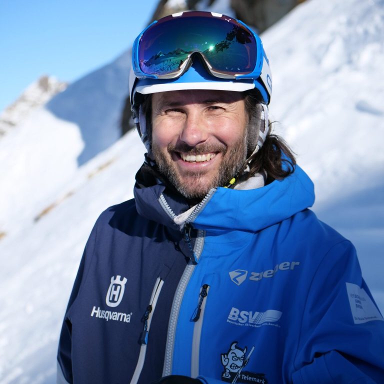 Profilfoto im Helm und Skijacke