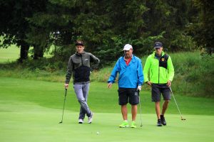Fritz Dopfer mit seinem Team auf dem Golfplatz.