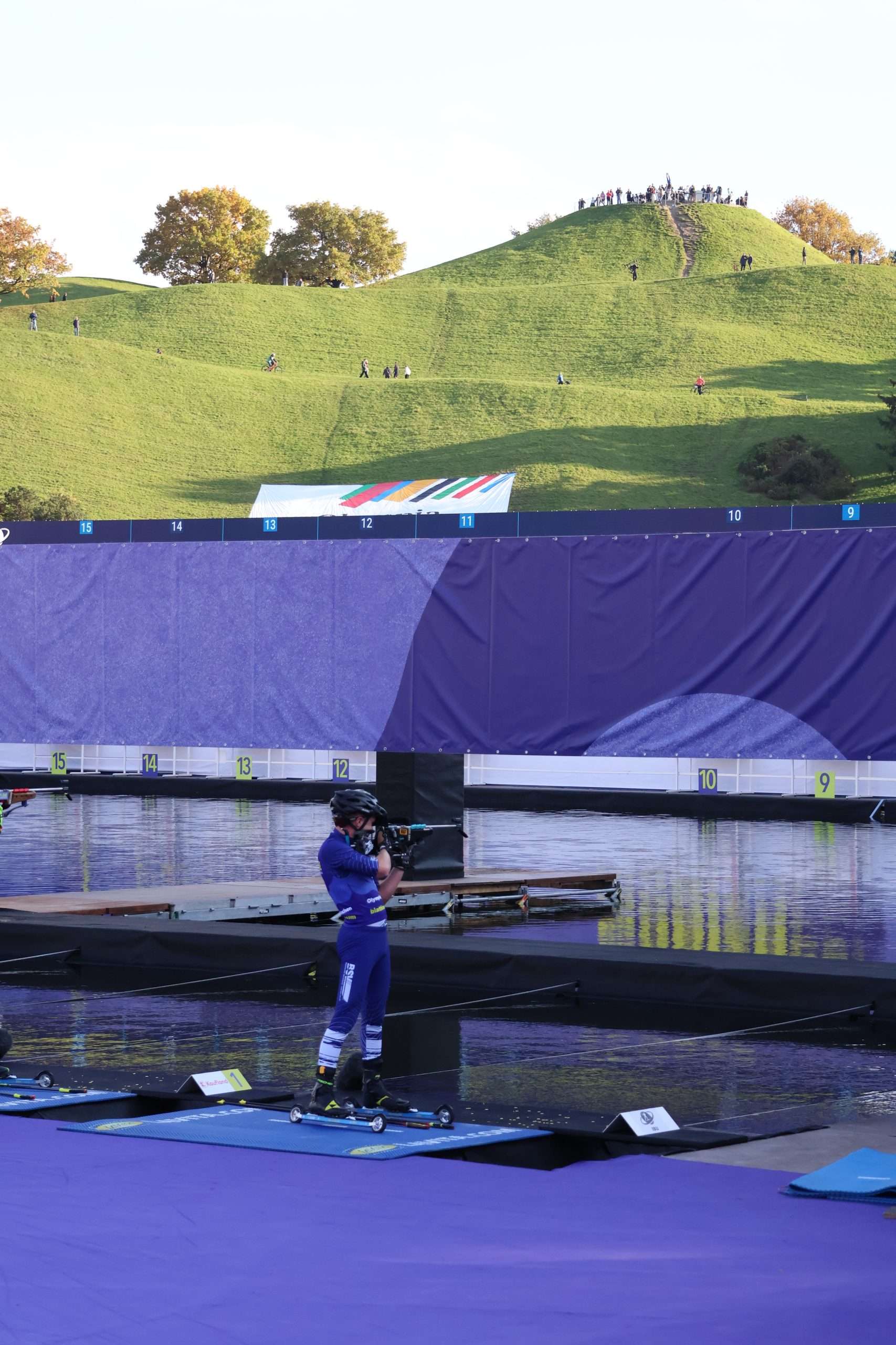 Biathlet am Schießstand