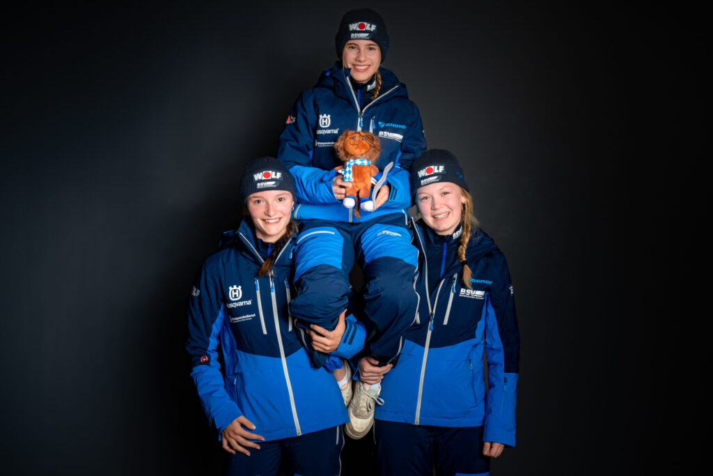 Gruppenfoto in Skiklamotten