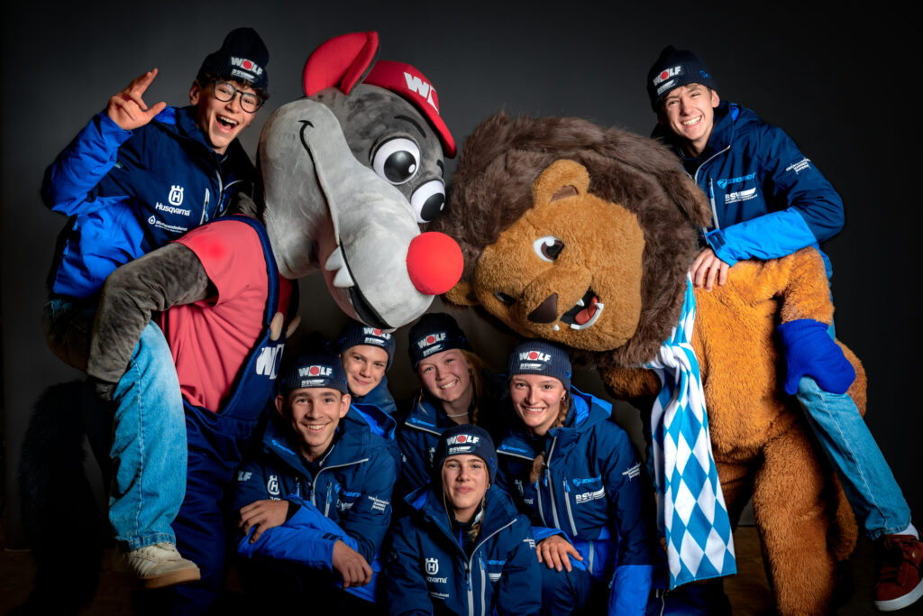 Gruppenfoto in Skiklamotten
