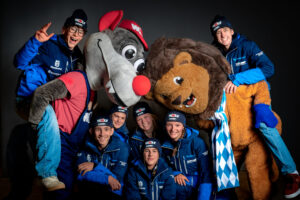 Gruppenfoto in Skiklamotten