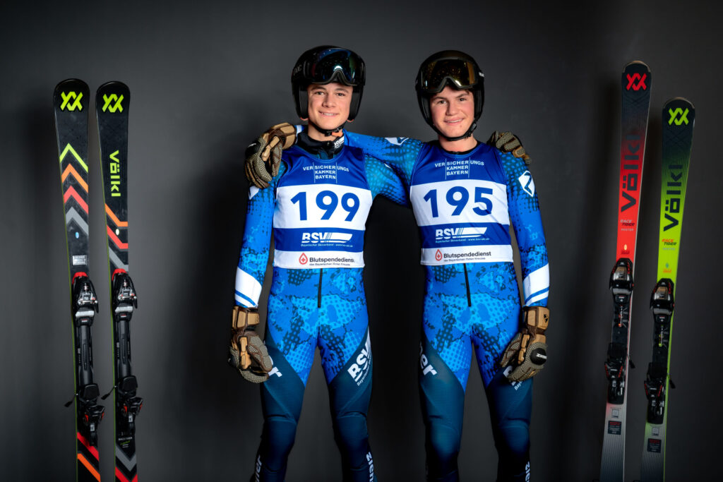 Gruppenfoto in Skiklamotten