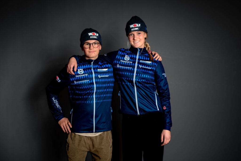 Gruppenfoto in Skiklamotten