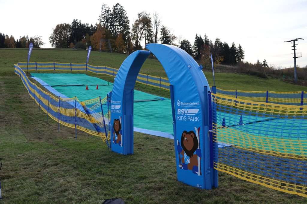 Eingangsbogen Skimattenpark