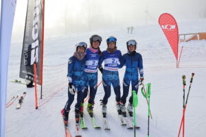 vier Skirennfahrer Gruppenbild