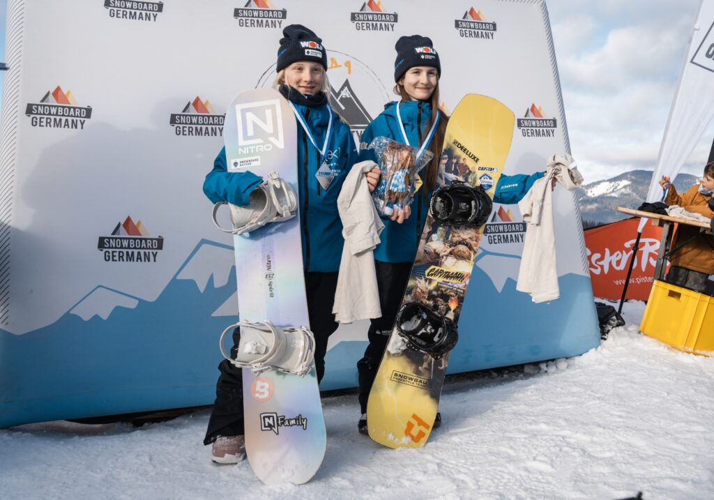 zwei Snowboarderinnen