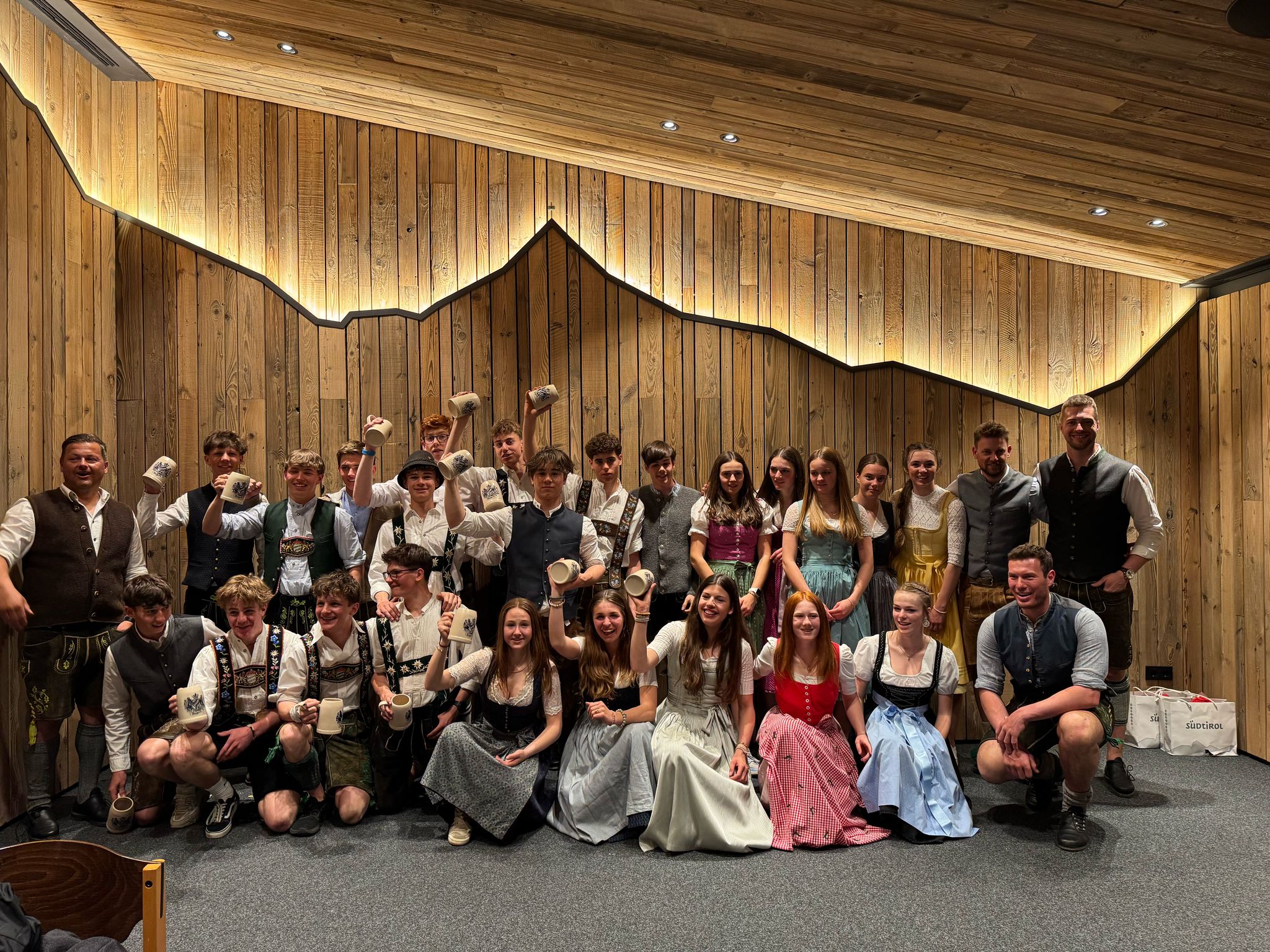 gruppenfoto in Tracht