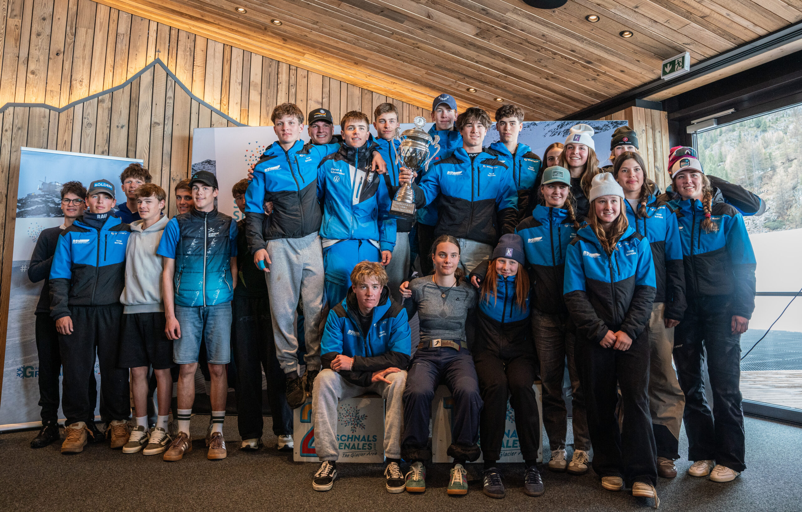 gruppenfoto in Skiklamotten