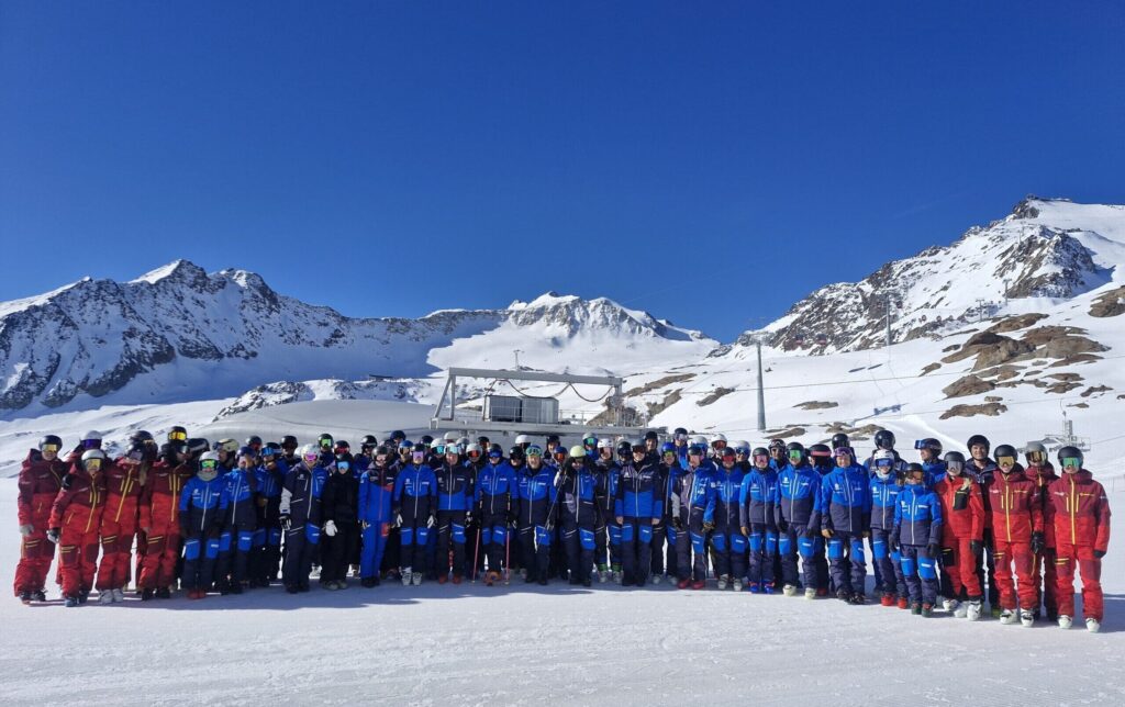 Gruppenbid skifahrer