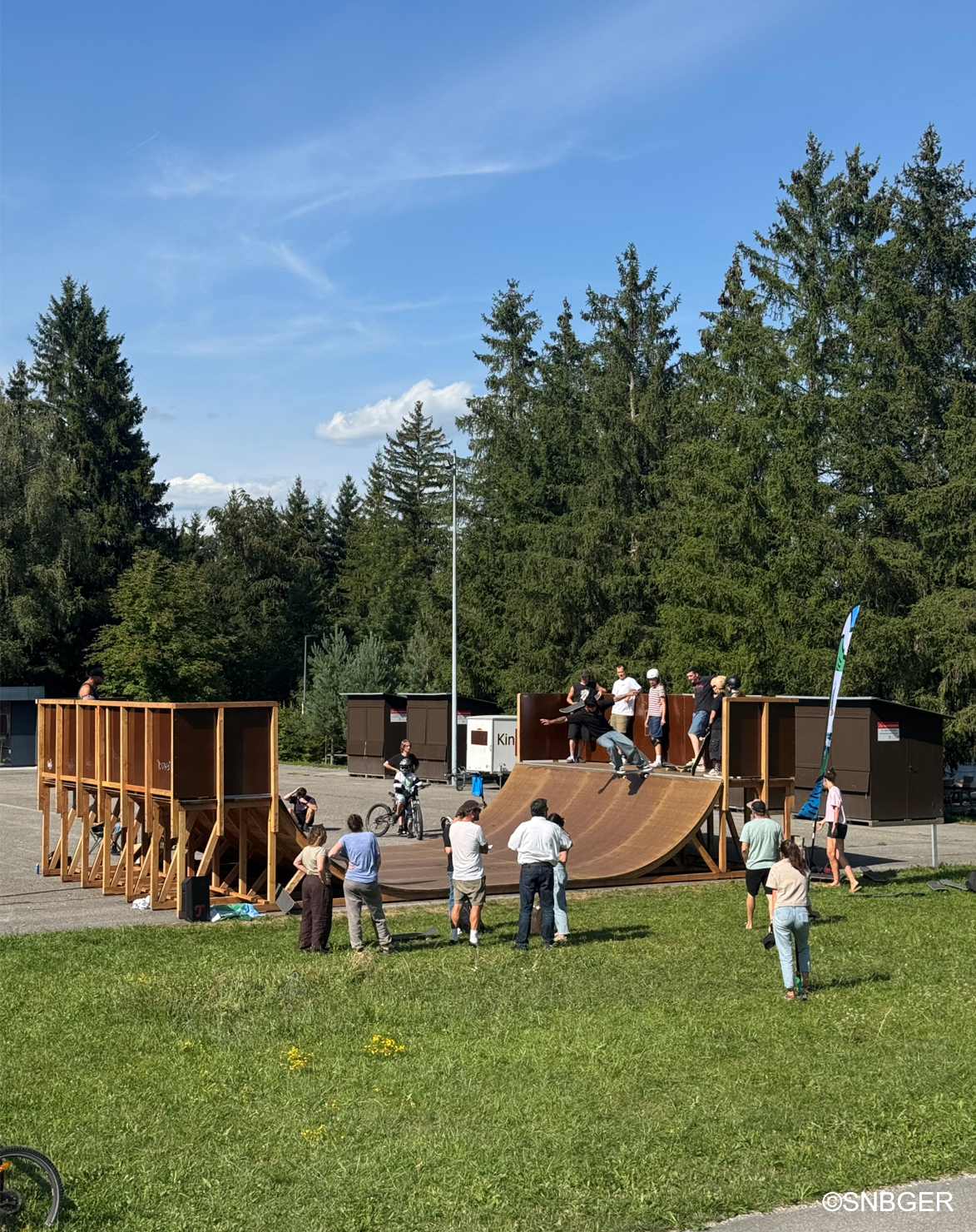 Skater auf Rampe