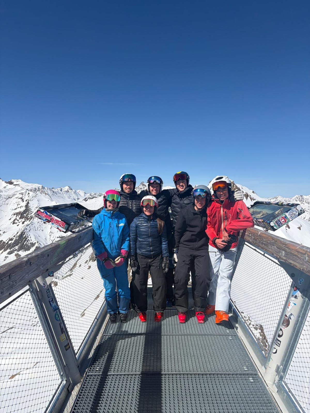 Gruppenbild auf Aussichtspunkt