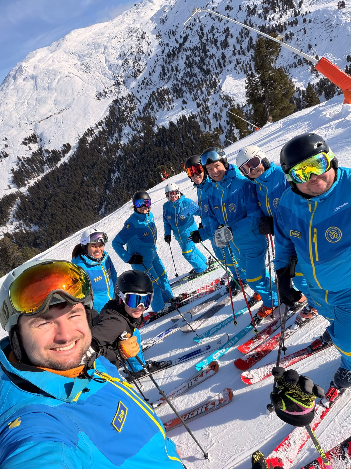 Gruppenselfie auf der Skipiste