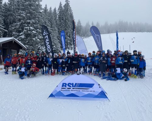 Winterliche Bedingungen beim ersten Rennwochenende Skiliga Bayern Schüler Slalom am Hausberg in Garmisch-Partenkirchen