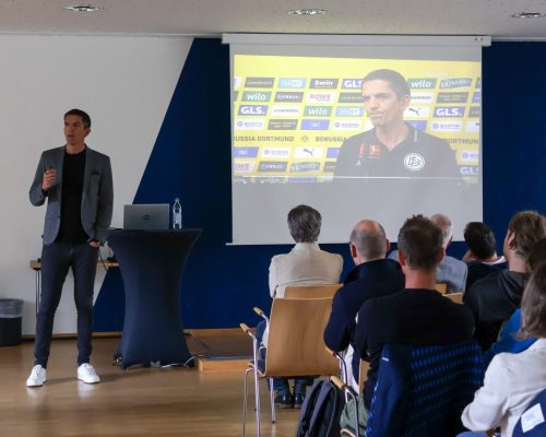 „Führen. Entscheiden. Menschlich bleiben.“ – DFB-Schiedsrichter Deniz Aytekin begeistert mit Vortrag in der Sportschule Oberhaching