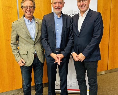 v.l.n.r: BSV-Präsident Herbert John, DSV-Ehrenpräsident Dr. Franz Steinle, DSV-Präsident Jörg Flechtner