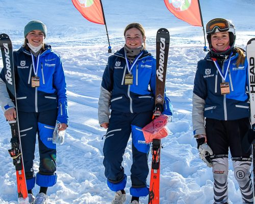 Lara Klein und Maximilian Schwarz holen die Titel im Slalom bei den Bayerischen Jugend Meisterschaften 2022 am Oberjoch