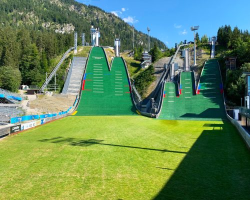 Trainingsbetrieb in der WM-Skisprung Arena Oberstdorf startet