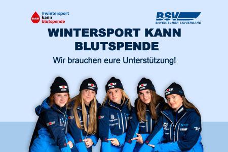 5 Mädels stehen in winterjacken in einem halbkreis. Der Hintergrund ist einfarbig blau