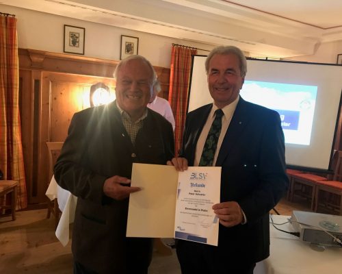 Besondere Ehrung für Peter Schuster