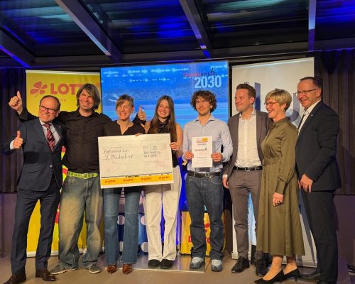Gruppenfoto mit Preischeck
