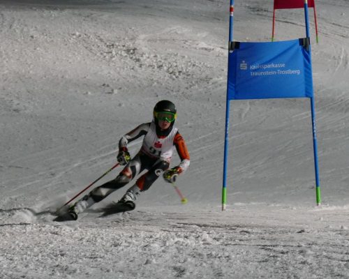Franziska Häusl und Simon Bolz beim Sparkassencup Riesenslalom nicht zu schlagen