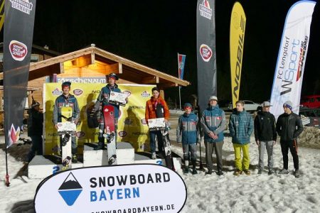 Das Rennen bei den Herren im Rahmen der Deutschen Jugendmeisterschaften Snowboard am Götschen war keineswegs ein Selbstläufer. Nur eine konstant gute Leistung bis zum Schluß garantierte auch ein ansprechendes Ergebnis. V.li. Yannik Angenend, Ole-Mikkel Prantl, Cosmo Taniguchi, Elias Huber, Andreas Fernstädt, Vincent Schulz, Jonas Scherl und Quirin Dörr.