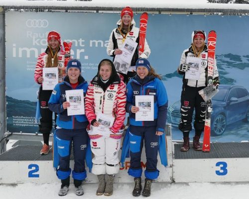 Die Klasse U18 gewann Nora Brand vor Sophia Eckstein (li.) und Leonie Flötgen. Die Ränge vier bis sechs gingen an v.li. Franziska Schelle, Franziska Berger und Anna Demler.